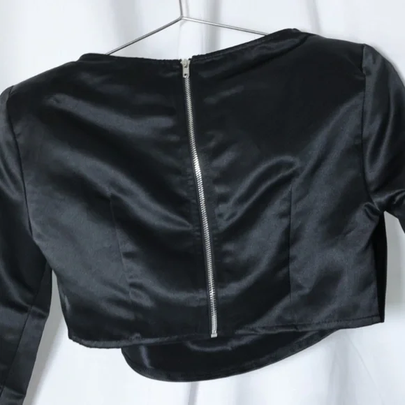 🅽🅴🆆 𝗣𝗟𝗧 Satin Cowl Neck Shoulder Pad Long Sleeve Crop Top, size 2 - Picture 17 of 17